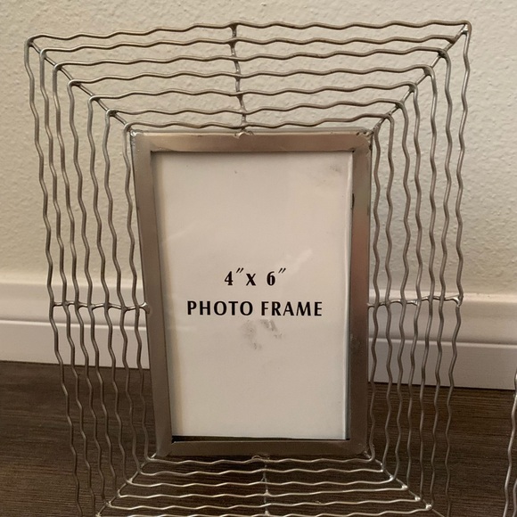 Gold Wire Photo Frame Set - Picture 2 of 6